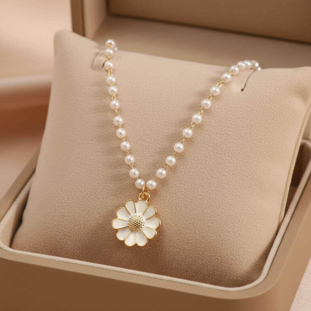 Dainty Pearl Daisy Pendant Necklace